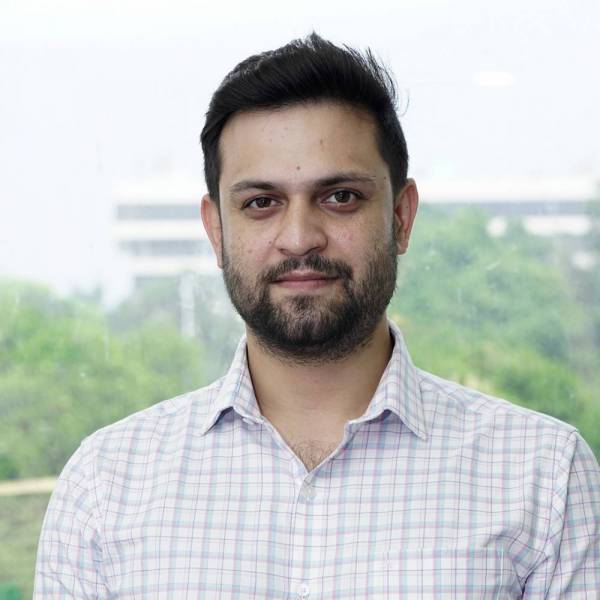 Akshay Kumar, Manager